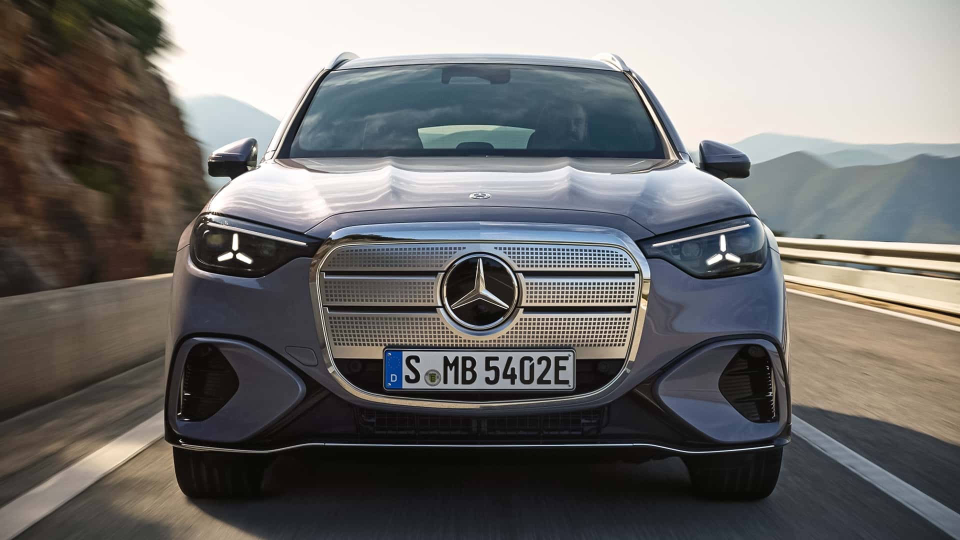 【日本向け・保存版】メルセデス・ベンツ GLC EV―94kWh／最長713km／最大483ps。日本円予想価格・補助金・競合比較・ガソリンGLCとの違い・EVの注意点まで