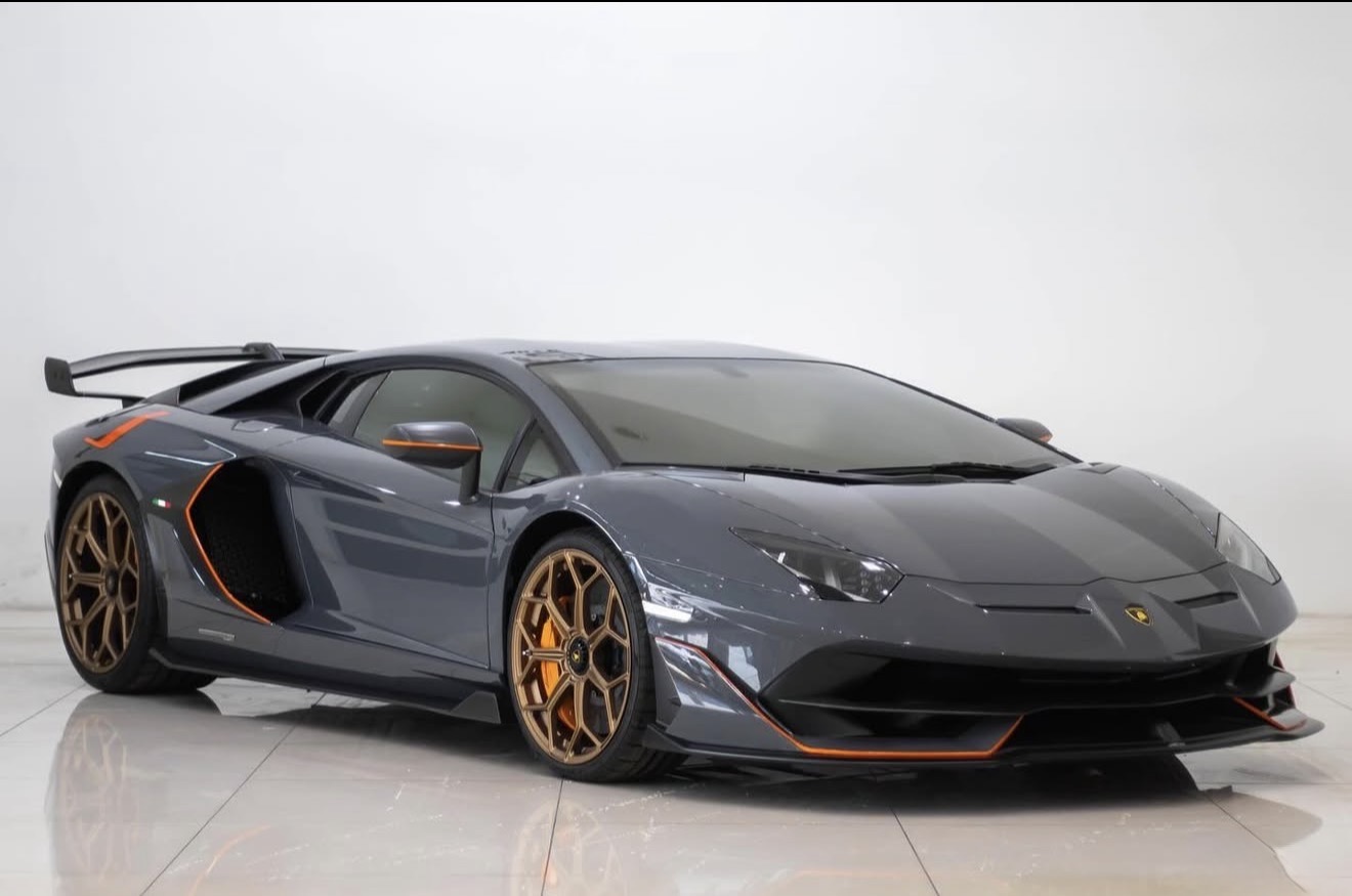 【2025年最新】Lamborghini Aventador SVJとは？価格・スペック・エンジン音まで徹底解説